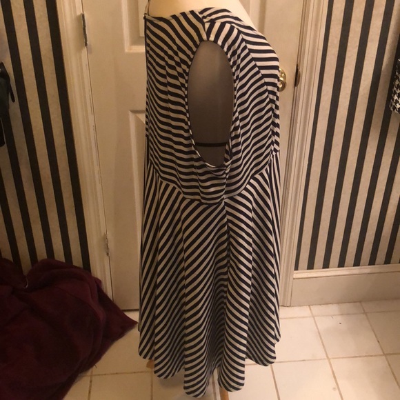 Lane Bryant/ Size 26/ Navy & White Striped Swing Dress with matching Navy Shrug - Picture 7 of 16